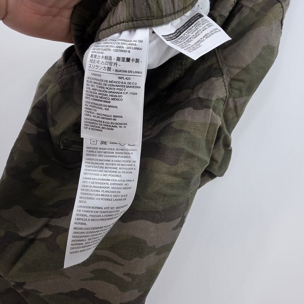 New NWT Levi's Jet Set Taper Fit Camo Pants Size Small - Picture 12 of 12